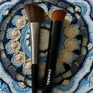 CHANEL Makeup Brush Duo - Black and Brown
